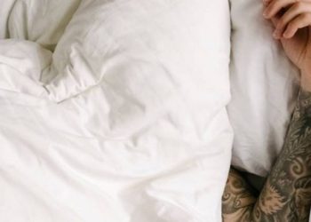 રાત્રીના ઉંઘતા પૂર્વે આ વસ્તુઓ ખાવાની બને ત્યાં સુધી ટાળો…