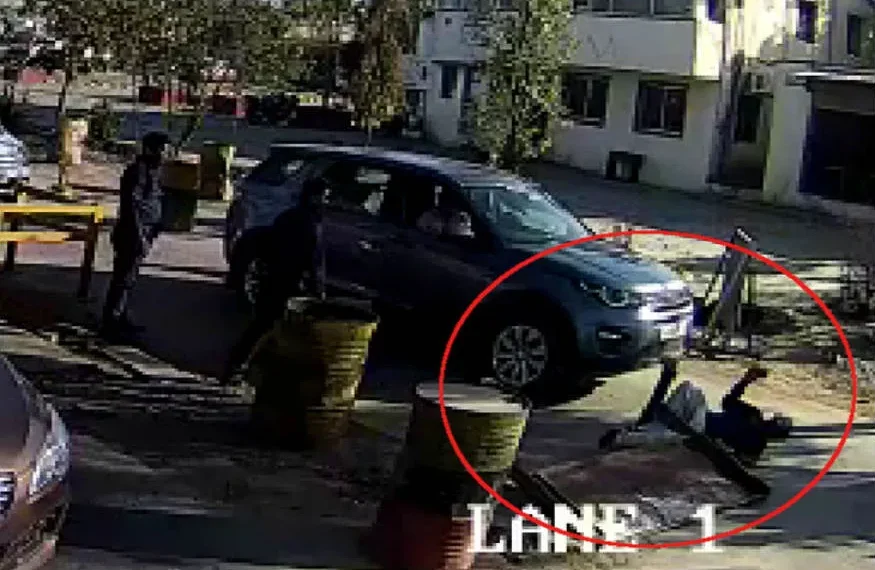 લાખોની કાર ચલાવવી છે પણ ૪૦ રૂપિયાનો ટેક્સ નથી ભરવો…