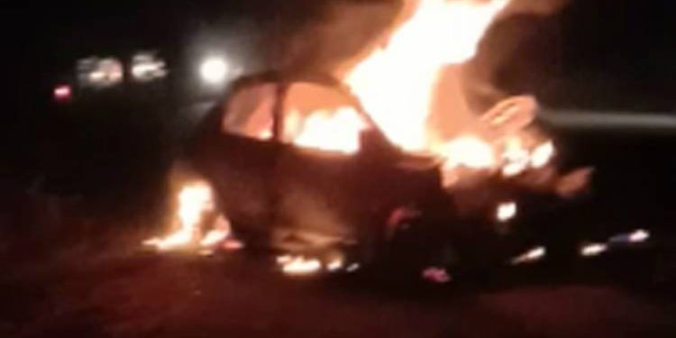 ડમ્પરની ઠોકર લાગતા રસ્તા પર જ કાર સળગી, 3 લોકો બળીને ભડથું થઇ ગયા