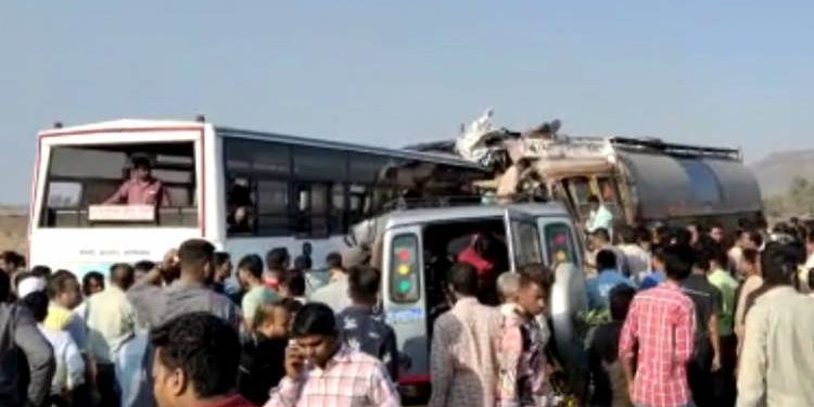 રક્તરંજીત બન્યો નેશનલ હાઇવે, ST-જીપ અને ટ્રક વચ્ચે ટ્રિપલ અકસ્માતમાં 10નાં મોત