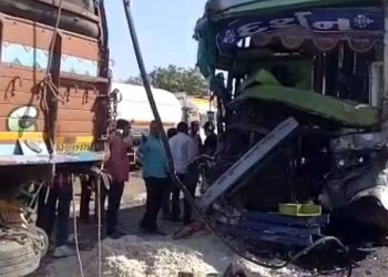 અકસ્માત કેવો હશે કે બસનો ડુચ્ચો બોલી ગયો 