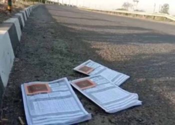 વિદ્યાર્થીઓનું ભાવી રસ્તે રઝળ્યું, ઉતરવહીઓ ઉડી રહી છે રસ્તા પર 