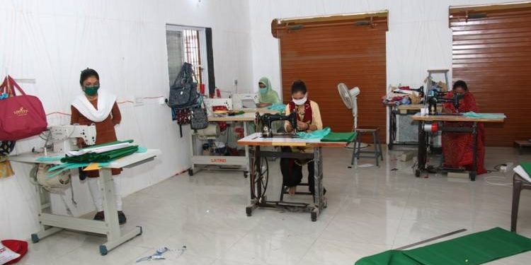 કોરોના મહામારી સામેની લડાઈમાં વાડીનારની સખી મંડળો આપી રહ્યું છે મહત્વનું યોગદાન