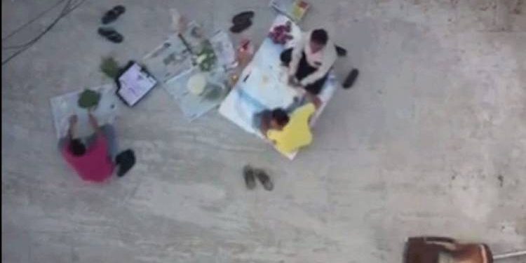 અગાશી પર ભજીયાપાર્ટીની તૈયારી ચાલતી હતી અને ડ્રોન આવ્યું