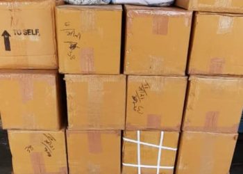 કશ્યપ ઇન્ફ્રાટેક દ્વારા વિનામુલ્યે માસ્ક તથા સેનેટાઇઝરનું વિતરણ કરાયું