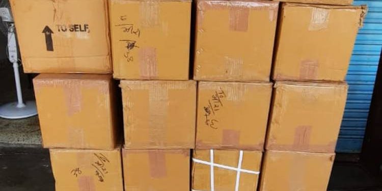 કશ્યપ ઇન્ફ્રાટેક દ્વારા વિનામુલ્યે માસ્ક તથા સેનેટાઇઝરનું વિતરણ કરાયું