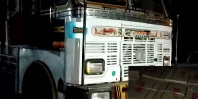 27 કાર્ટુન તમાકુ ભરેલ ટ્રક આવી પોલીસના હાથમા