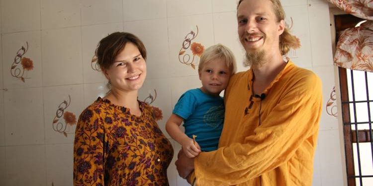 અતિથિ દેવો ભવ : લોક ડાઉનને લીધે દ્વારકામાં રહેતી રશિયન સગર્ભા મહિલાની જિલ્લા તંત્ર દ્વારા થતી  સુશ્રૂષા અને સંભાળ