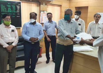 નારાયણ સેવા ચેરીટેબલ ટ્રસ્ટ દ્વારા જી.જી.હોસ્પિટલને 50 PPE કીટ અર્પણ