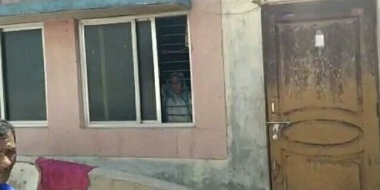 કપરાકાળમાં ભાડુઆતે ભાડું ના આપતા મકાનમાલિકે ભાડુઆતને પૂરી દીધા