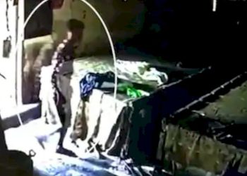 તસ્કરો પંખા, કેબલ, ટીવી, સેટટોપ બોક્સ અને અન્ય સામગ્રીની ચોરી ગયા.