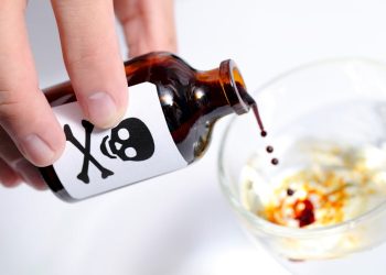 લીવ ઇન રીલેશનશીપનો કરુણ કિસ્સો, પ્રેમીએ ગ્લુકોઝના બાટલામાં ઝેર ભેળવી પ્રેમિકાની હત્યા કરી 