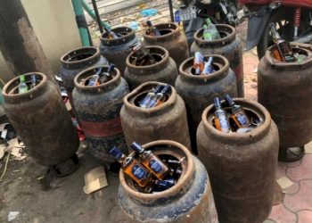 દારુની હેરાફેરી માટે ગેસ સીલીન્ડરનો કરવામાં આવતો હતો ઉપયોગ