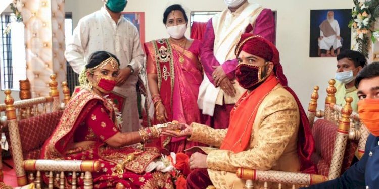 અનલોક-1 માં માસ્ક પહેરીને લગ્નનો અનેરો અવસર