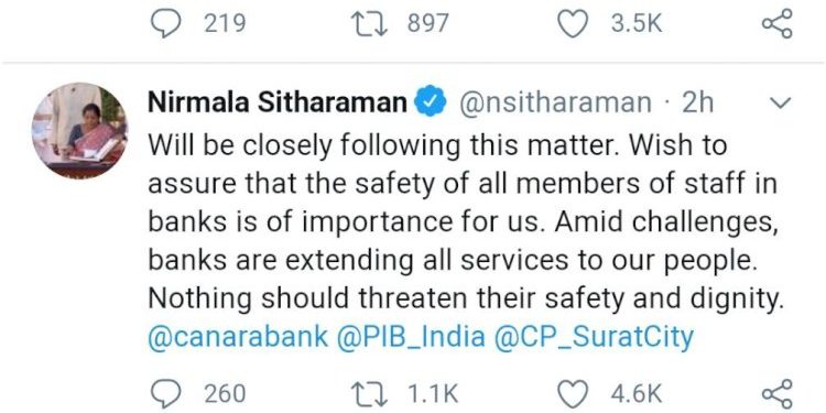 બેંક કર્મચારી પર પોલીસકર્મીને હુમલો ભારે પડ્યો, નાણામંત્રીએ કર્યું ટવીટ અને…..