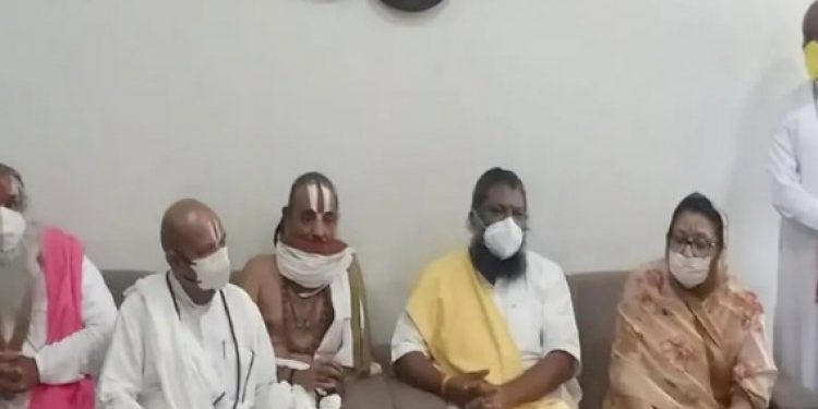 મુખ્યમંત્રીને મળ્યા બાદ સાધુ સંતોએ પ્રતિક્રિયા આપી કે પબુભા માણેકને….