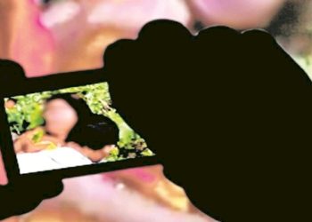 વિડીયોકોલમાં યુવકો સાથે વાત કરતા યુવતીઓએ ચેતવું, યુવકે વિડીયોકોલના સ્ક્રીનશોટ્સ લઇ અને કર્યું આવું…