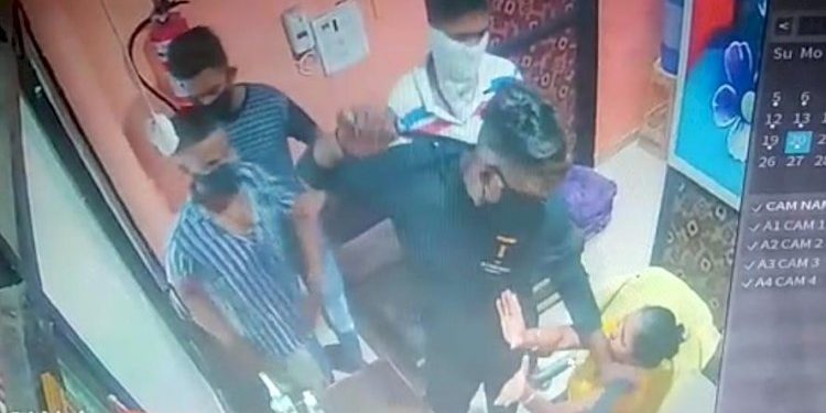 સ્પામાં છરીની અણીએ લુંટ ચલાવનારને પોલીસે દબોચી લીધા