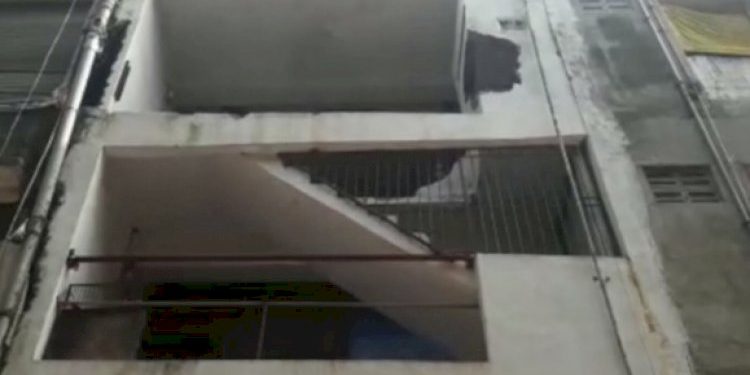 ત્રીજા માળેથી ક્રેઇનની મદદથી મશીન ની ચોરી