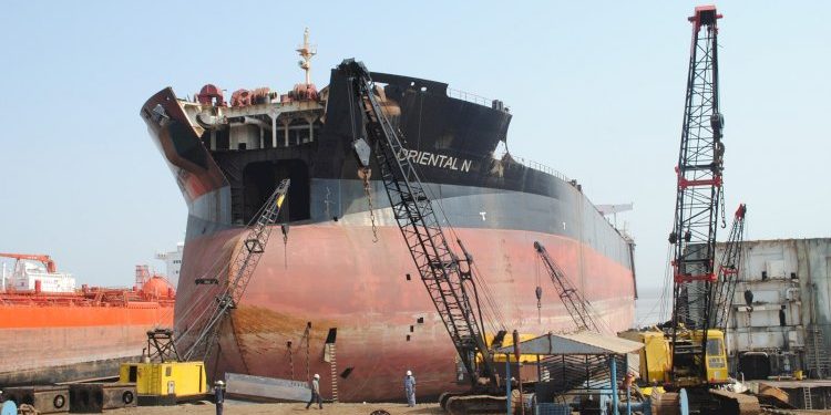 જામનગરનું સચાણા શિપબ્રેકિંગ યાર્ડ સજીવન થશે ખરૂં ?! કયારે થશે ?!