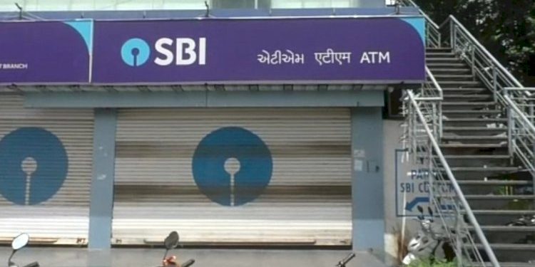 ATM મશીનને ચાવી વડે ખોલી લાખોની ચોરી