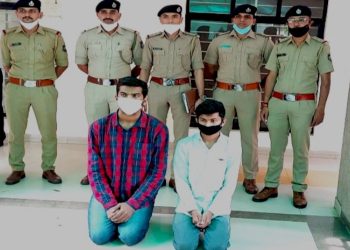 સગીરાના બીભત્સ ફોટા વાયરલ કરવાની ધમકી આપી પૈસાની માંગણી કરનાર 2 શખ્સ ઝડપાયા