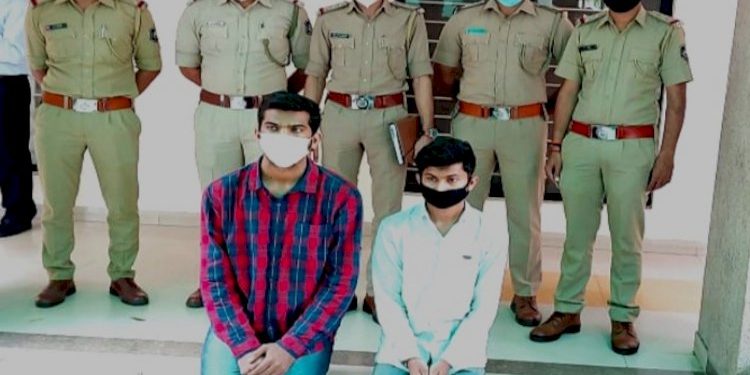 સગીરાના બીભત્સ ફોટા વાયરલ કરવાની ધમકી આપી પૈસાની માંગણી કરનાર 2 શખ્સ ઝડપાયા
