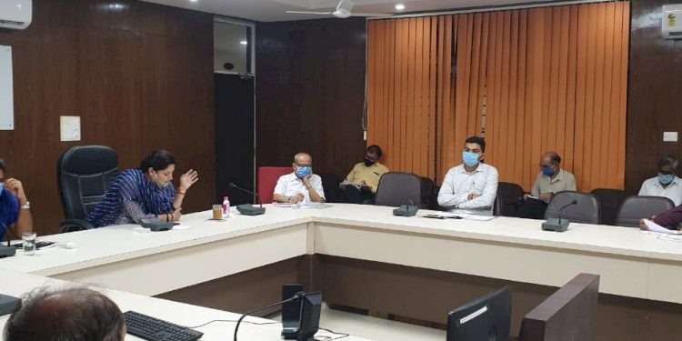 નેશનલ હાઇવે લગત ખેડુતોના પ્રશ્નોના સુખદ ઉકેલ માટે દ્વારકા જિલ્લા વહીવટીતંત્રની તાકીદની મીટીંગ યોજી જરૂરી સુચના આપતા સાંસદ પૂનમબેન