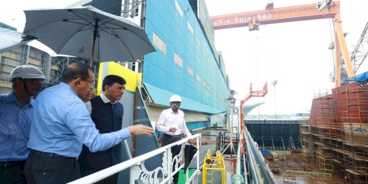 મુખ્ય બંદરોને હવે ફક્ત ભારતમાં નિર્માણ પામેલી ટગ બોટનો જ ઉપયોગ કરવાનો નિર્દેશ અપાયો