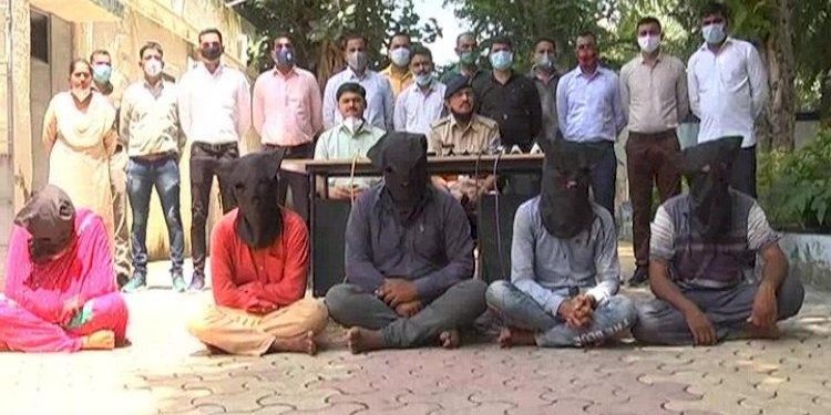 Hi Darling લખી હનીટ્રેપમાં ફસાવનાર મહિલા સહીતની ટોળકીને ઝડપી પાડતી પોલીસ