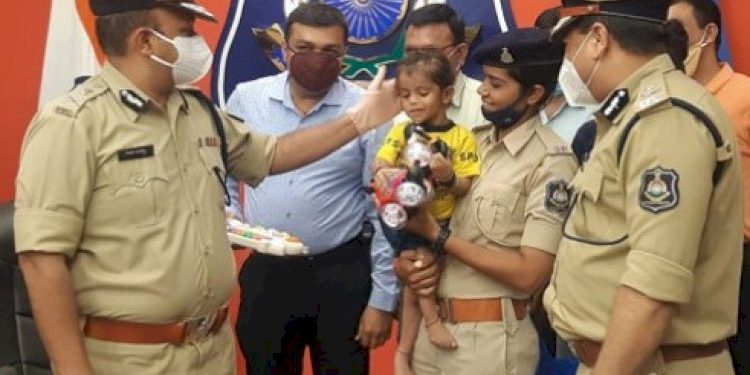 સૌરાષ્ટ્રમાં બાળ તસ્કરીના કૌભાંડનો પર્દાફાશ કરતી પોલીસ