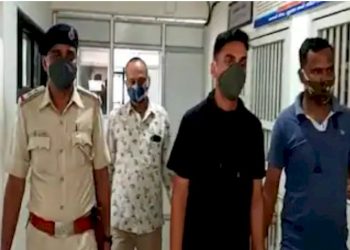 ઝડપાયો એવો શખ્સ જે માંગો તે ડોક્યુમેન્ટ ડુપ્લીકેટ બનાવી આપતો