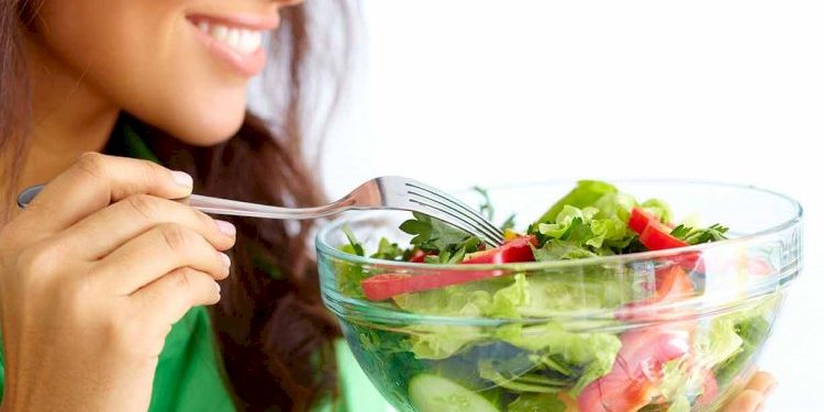 કોરોનાથી બચવા અને કોરોના થયા બાદ આહારમાં કેવું ધ્યાન રાખવું 