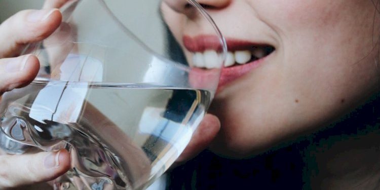 પાણી ક્યારે પીવું જોઈએ? અને દિવસમાં કેટલું પીવું જોઈએ?