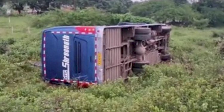 ખાનગી બસ પલ્ટી,35 મુસાફરો થયા ઈજાગ્રસ્ત