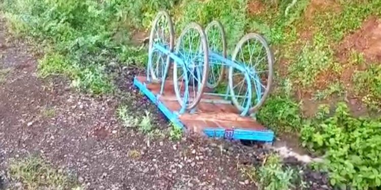 પગપાળા યાત્રાએ જઈ રહેલા એ દંપતીની યાત્રા આખરી જ રહી..