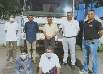 ટ્રકમાં સેન્ટીંગના સમાન નીચે છૂપાવી કરવામાં આવતી દારૂની હેરાફેરી રાજકોટ રેન્જ ટીમે ઝડપી પાડી