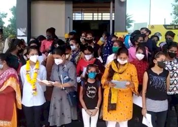 રાજકોટની દીકરીઓએ કહ્યું અમે અમારી રક્ષા જાતે કરીશું આપો હથિયારનું લાઇસન્સ