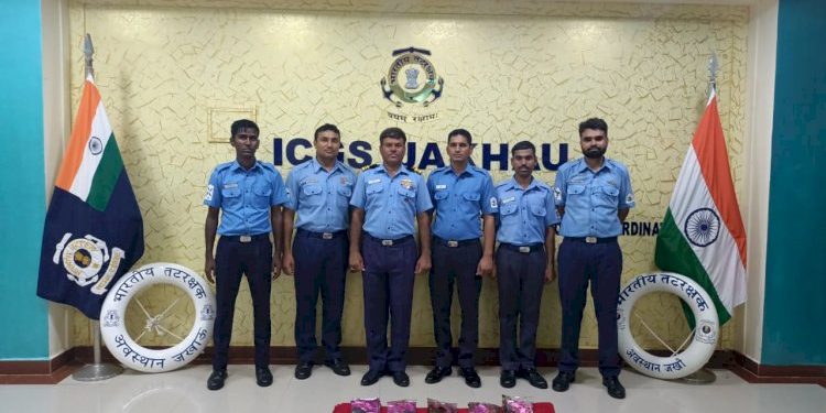 ભારતીય તટરક્ષક દળે જખૌ બંદર નજીકથી નાર્કોટિક્સ ડ્રગ્સનો જથ્થો પકડ્યો