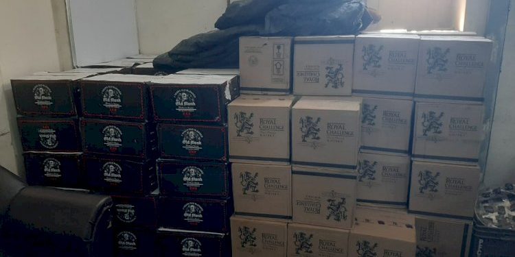 ગુજરાતમાં દરિયાઈ માર્ગે દારૂ ઘુસાડવાની નવી તરકીબને પોલીસે વધુ એક વખત બનાવી નિષ્ફળ