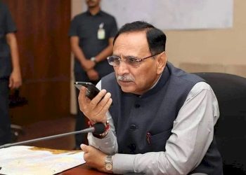 મુખ્યમંત્રી વિજય રૂપાણી આજે સવારે ફરી સ્ટેટ ઇમરજન્સી ઓપરેશન સેન્ટર ખાતે પહોચ્યા