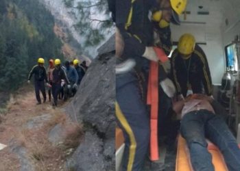 સુરેન્દ્રનગરના 3 યુવકોની કાર ખીણમાં ખાબકી, 1 નું મોત, 1 ની શોધખોળ 