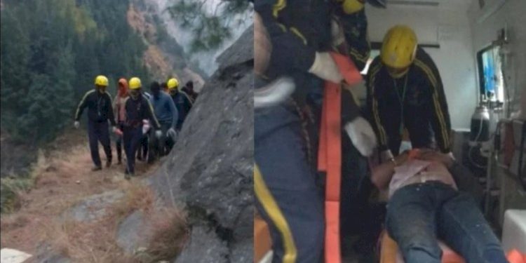 સુરેન્દ્રનગરના 3 યુવકોની કાર ખીણમાં ખાબકી, 1 નું મોત, 1 ની શોધખોળ