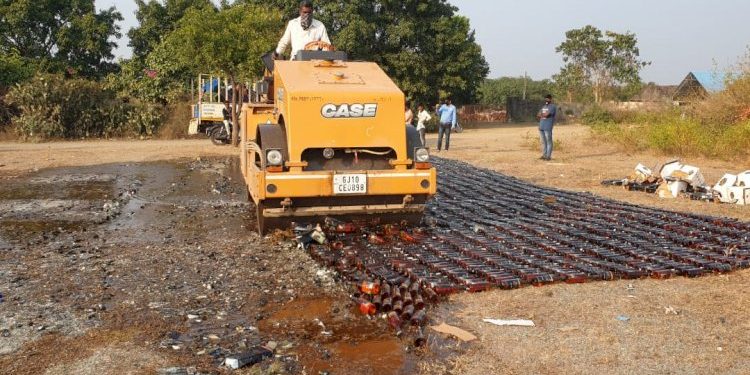 શું તમને ખબર છે છેલ્લા 2 વર્ષમાં ગુજરાતમાં કેટલો દારુ ઝડપાયો, સરકારે આપ્યો વિધાનસભામાં જવાબ 