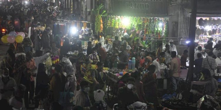 હાલાર સહિત સૌરાષ્ટ્રમાં મંદીના મોજાથી ચિંતાના વાદળો…આભાસી ગીરદી વચ્ચે સાચી ઘરાકીનો આશાવાદ