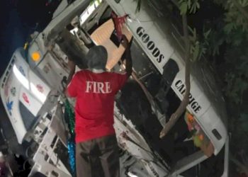 એક્સપ્રેસ વે પર ડ્રાઈવરને ઝોકું આવી ગયું અને ફાયર વિભાગ કલાક સુધી કામે લાગ્યો