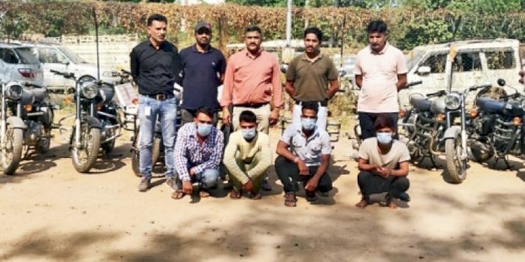 બૂલેટ ચોરતી ગેંગ ઝડપાઈ, 4 શખ્સો માત્ર મોંઘા બૂલેટની જ ચોરી કરતા હતા અને બાદમાં…