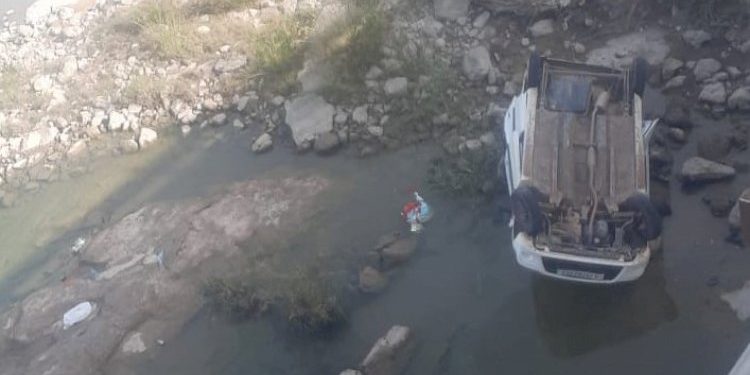 મોડપર અકસ્માત અપડેટ, જામનગર વાસ્તુમાં આવી રહેલા પરિવારની કાર 40 ફૂટ નીચે ખાબકી અને 2 ના મોત થયા