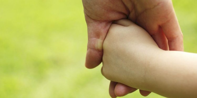 મારે બાળક દત્તક લેવું છે: પણ ક્યાંથી, કેવી રીતે?