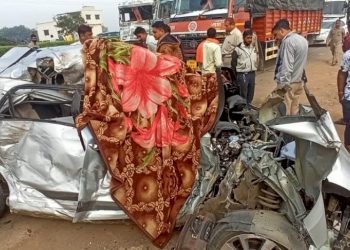 રાજ્યમાં વધુ એક અકસ્માત, કાર ડીવાઈડર કુદીને ટ્રક સાથે અથડાઈ